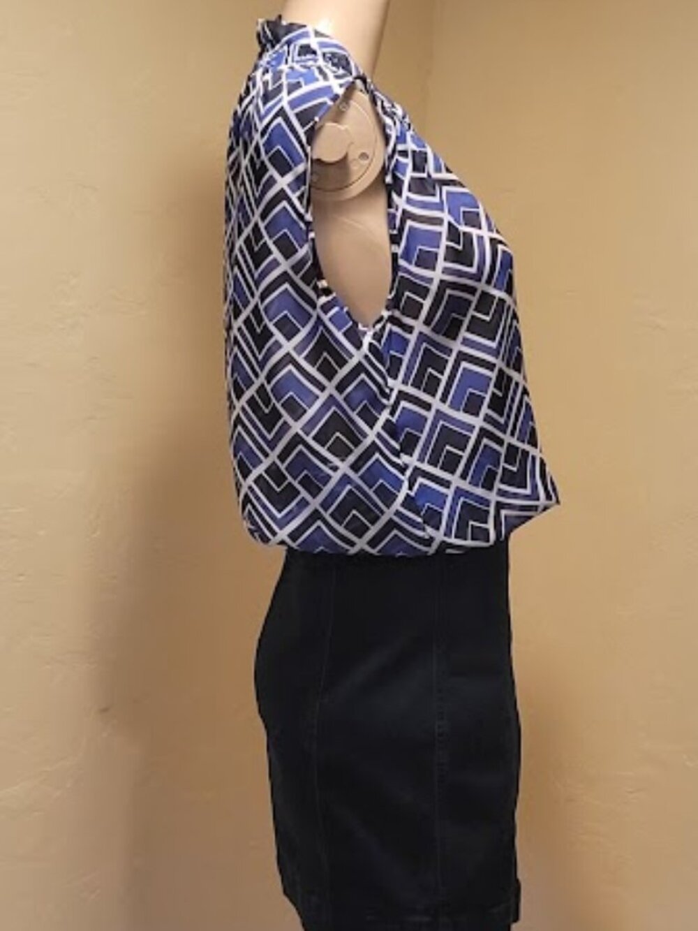 Small semi-sheer, v-neck balloon styling blouse - super flattering cut